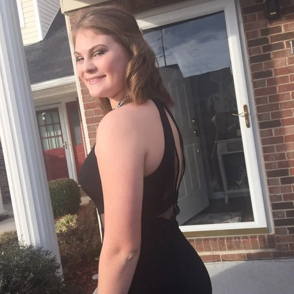 * GORGEOUS  FORMAL DRESS   SIZE: 7 - Picture 4 of 7